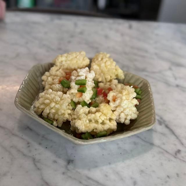 A8. Deep-fried Squid in Spiced Salt 盐焗鱿鱼.