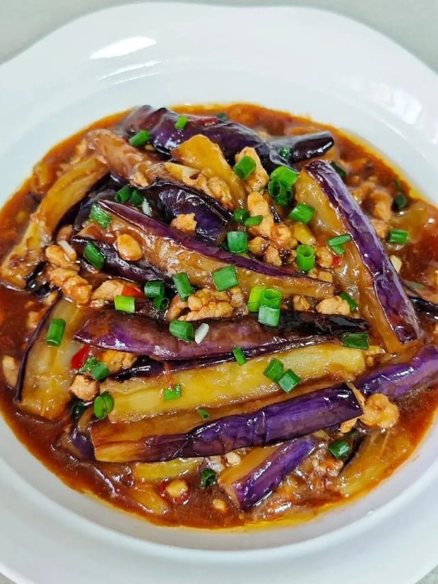 V3. Sautéed Sliced Eggplant with Chili 山海烧茄子.