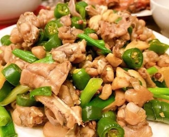 SF8. Sautéed Frog with Fresh Chili 辣炒青丘田鸡.
