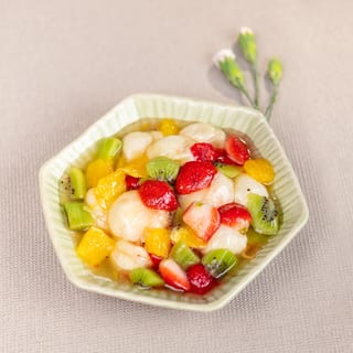 D2. Fried Rice Ball with Fresh Fruits (6Pc) 龙眼金汤圆 (6Pc)