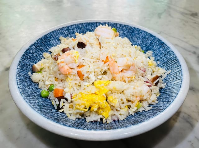 R3. Yang Chow Fried Rice (Shrimp, Spam, Scrambled Eggs, Mushroom) 扬州炒饭.
