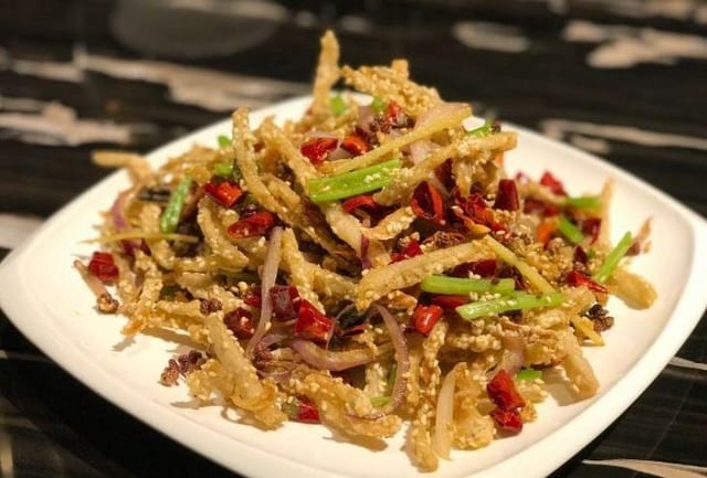 CS4. Sweet & Spicy Shredded Crispy Lotus Roots 赤壁干煸脆藕丝.