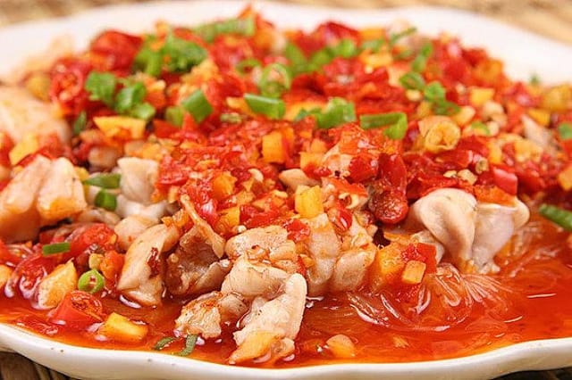 SF4. Braised Frogs with Chopped Red Chili 崃山剁椒牛蛙.