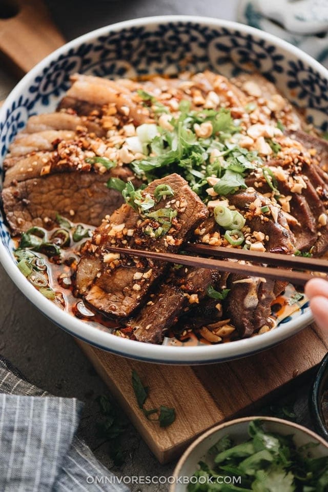 A14. Thin Slices of Poached Beef with Chef Special Spicy Sauce 麻辣牛肉.