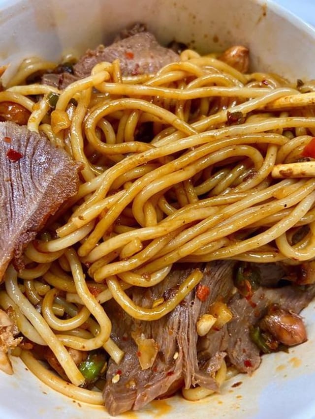 N9. Hunan Style Braised Rice Noodle 山海卤粉.