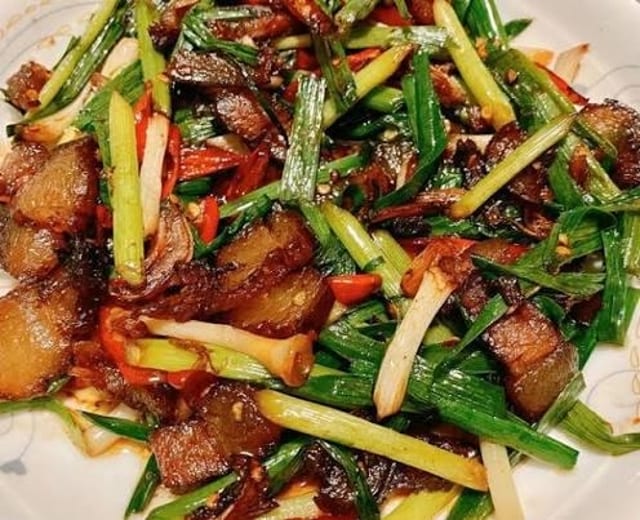 M8. Sautéed Chinese Bacon with Garlic Sprouts 蒜苗腊肉.
