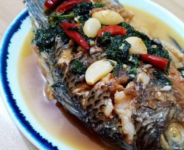 SF2. Braised Fresh Tilapia with Perilla 紫苏焖鱼.