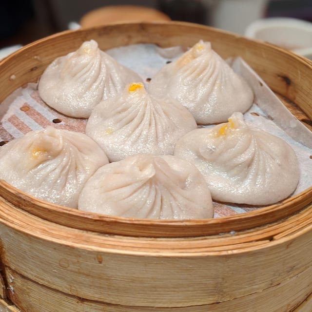 A17. Crab with Pork Soup Dumplings (6Pc) 蟹粉小笼包 (6Pc).