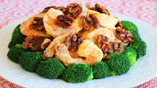 SF7. Creamy Prawn with Walnut 奶油核桃虾.