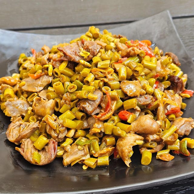 P2. Stir-fried Chicken Gizzard with Sour String Bean 酸豆角鸡胗.