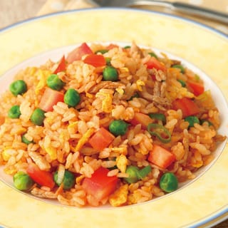 R1. Yang Chow Fried Rice W.ketchup and Chili Oil (Shrimp, Spam, Scrambled Eggs) 番茄红油扬州炒饭