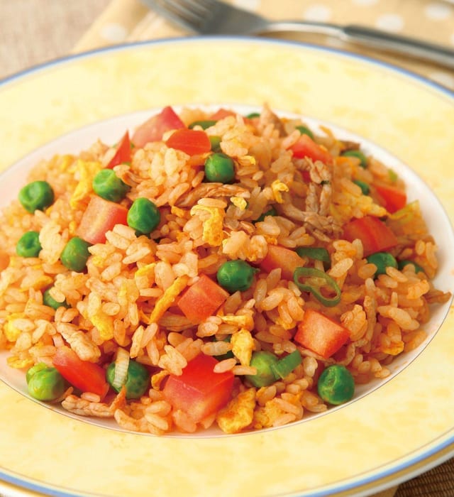 R1. Yang Chow Fried Rice W.ketchup and Chili Oil (Shrimp, Spam, Scrambled Eggs) 番茄红油扬州炒饭.