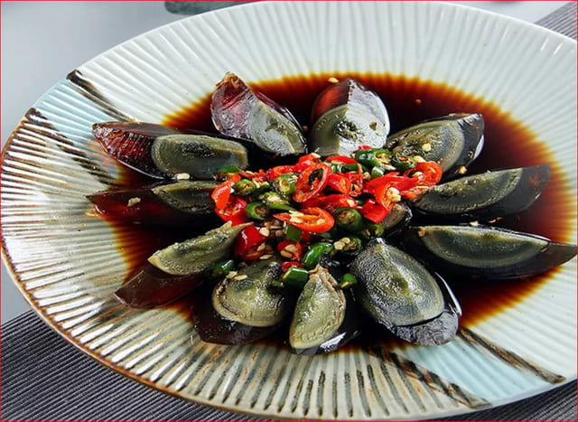 A13. Preserved Egg with Green and Red Peppers 双椒皮蛋.