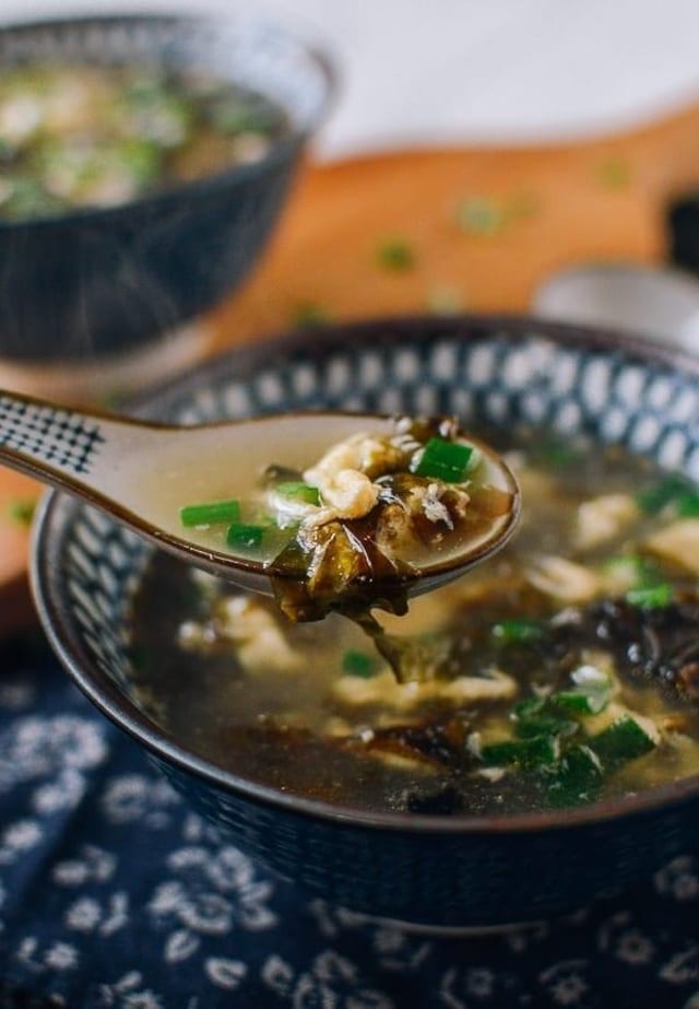 S7. Egg Drop with Seaweed Soup (Per Person) 紫菜蛋花汤(单例).