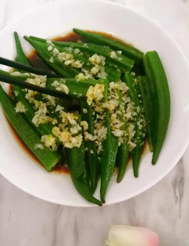V5. Okra with Garlic 蒜蓉秋葵.
