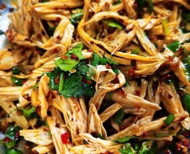 A4. Buddhist-style Tofu Skin Strips 佛门芫荽腐竹丝.