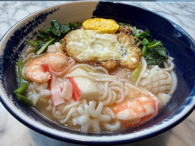 N8. Rice Noodle Soup with Spam, Fried Egg, Squid & Shrimp 三鮮米粉.