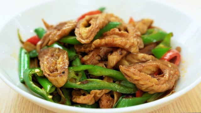 M11. Sautéed Pork Intestine with Green Pepper 青椒肥肠.