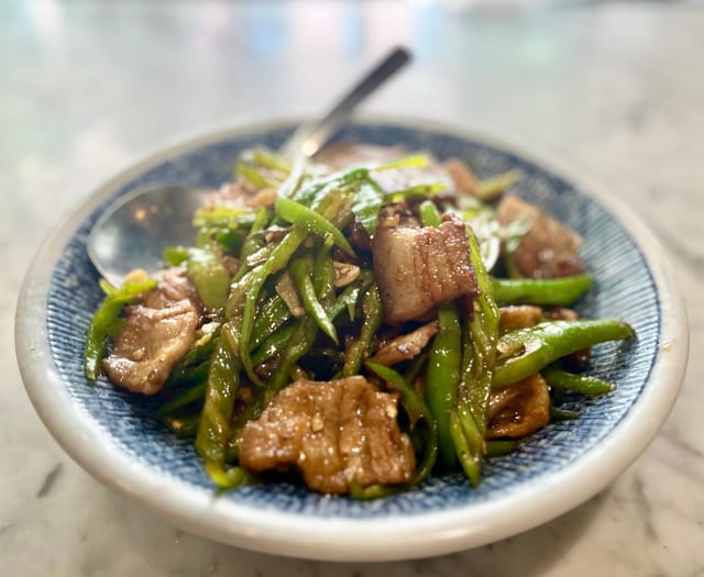 M9. Sautéed Pork with Hot Pepper 山海辣椒小炒肉.