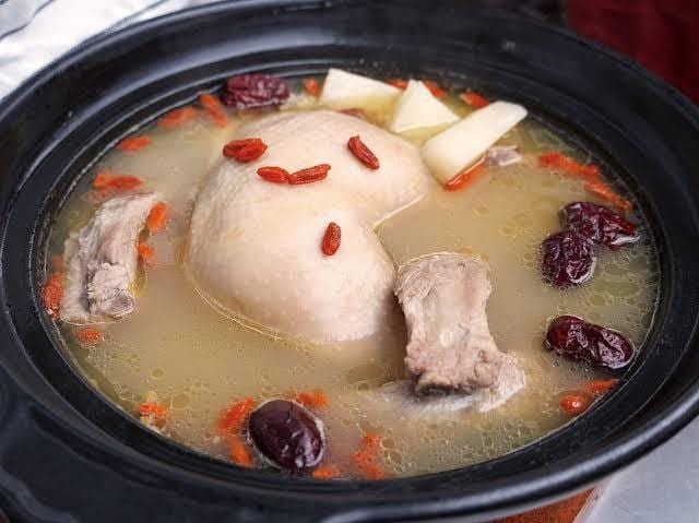 S1. Free-range Chicken Soup (Per Person) 红枣阴米土鸡汤(单例).