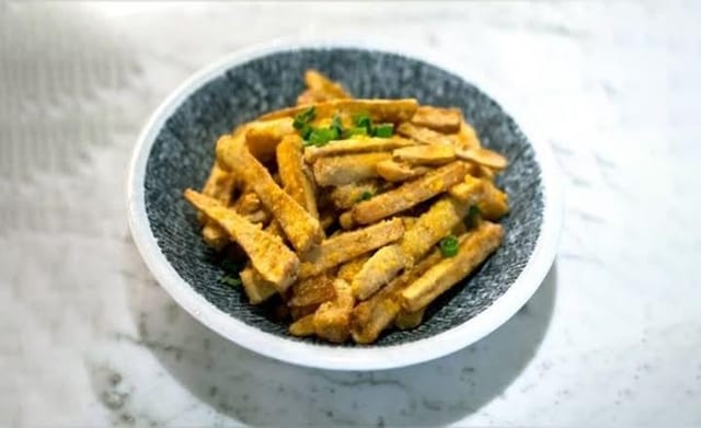 V10. Sautéed Eggplant with Salted Egg Yolk 金沙茄子.