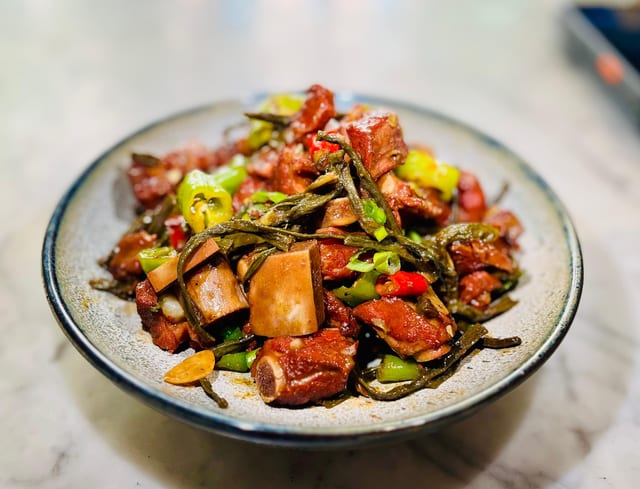 M6. Stewed Spare Pork Rib with Dry Long Bean 干豆角焖排骨.