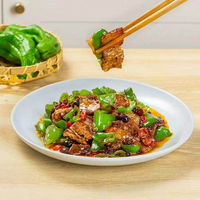 M1. Sichuan Style Sautéed Pig Trotters 川味美肌小炒蹄花.